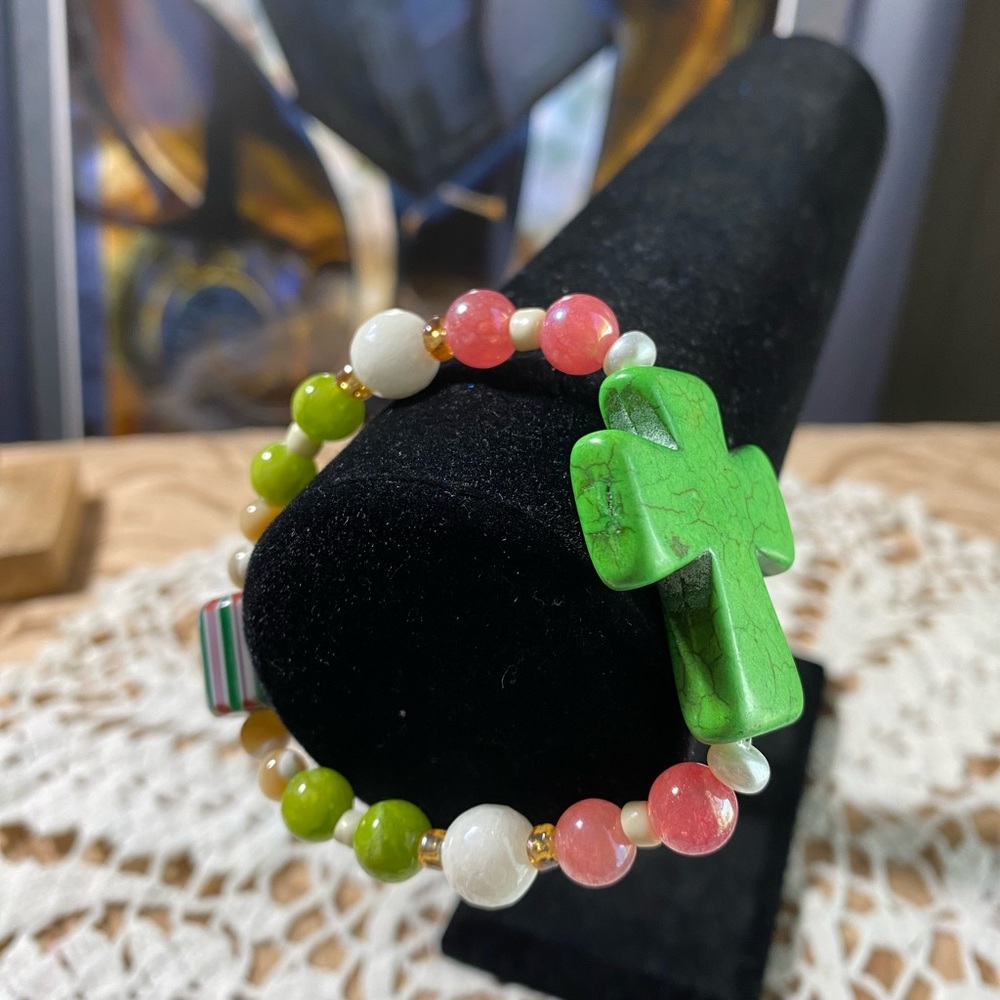 Hand crafted stretch beads bracelet. - Picture 3 of 15